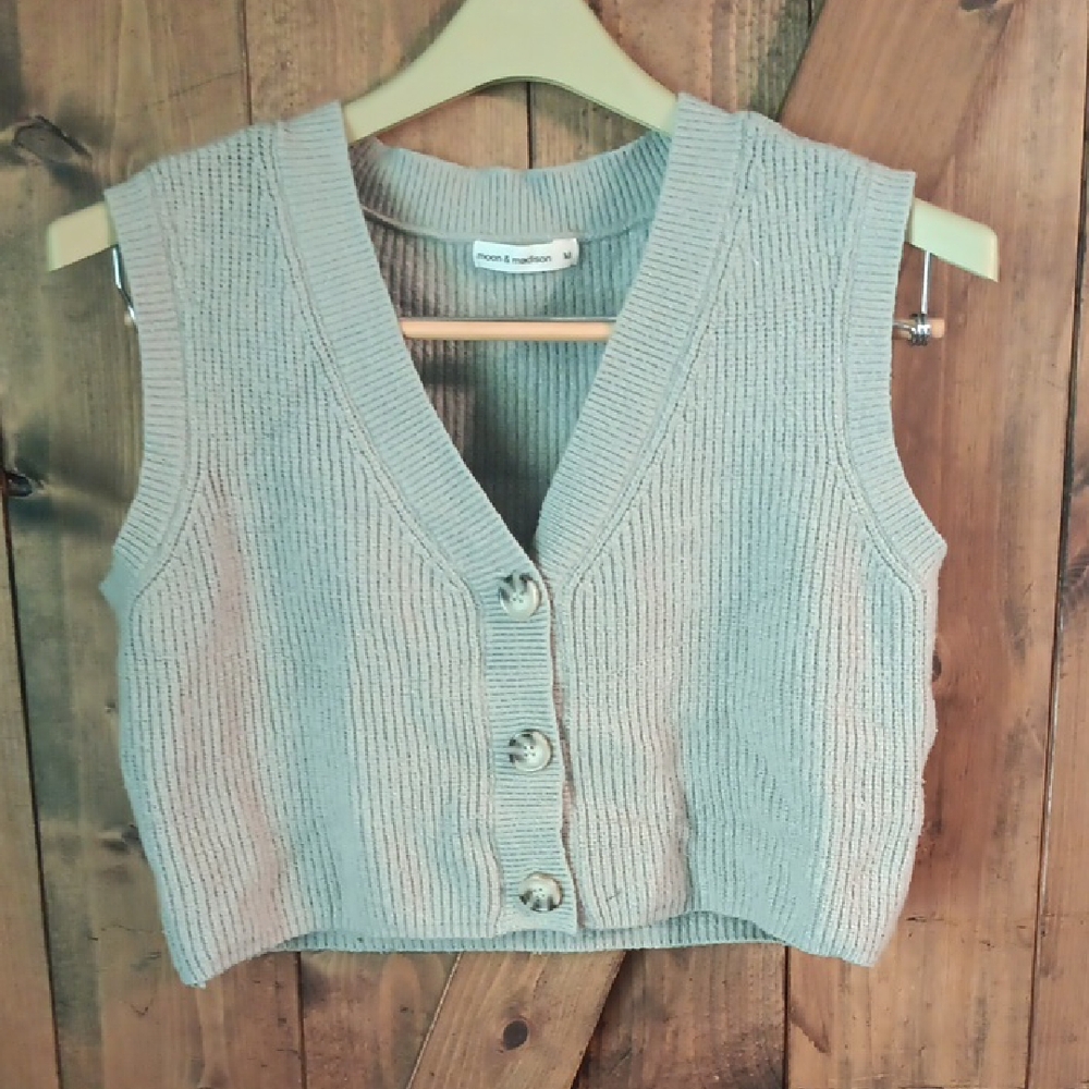 Moon & Madison Light Green Knit Sweater